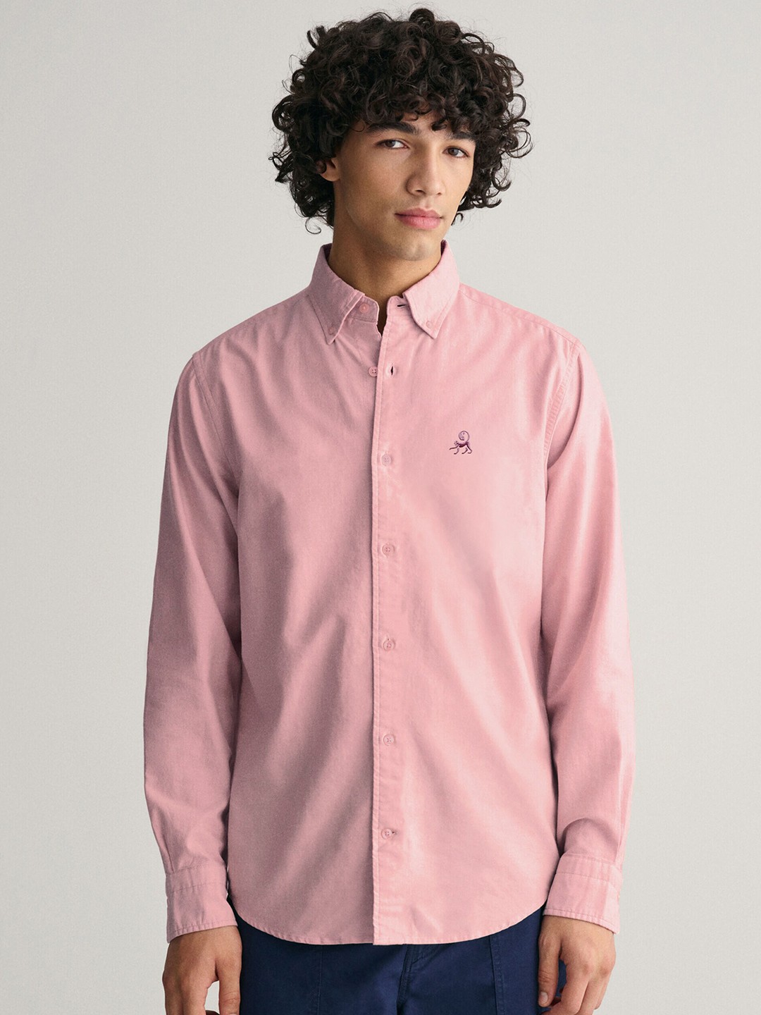 

MISCHIEF MONKEY Classic Tailored Fit Button-Down Collar Casual Shirt, Pink