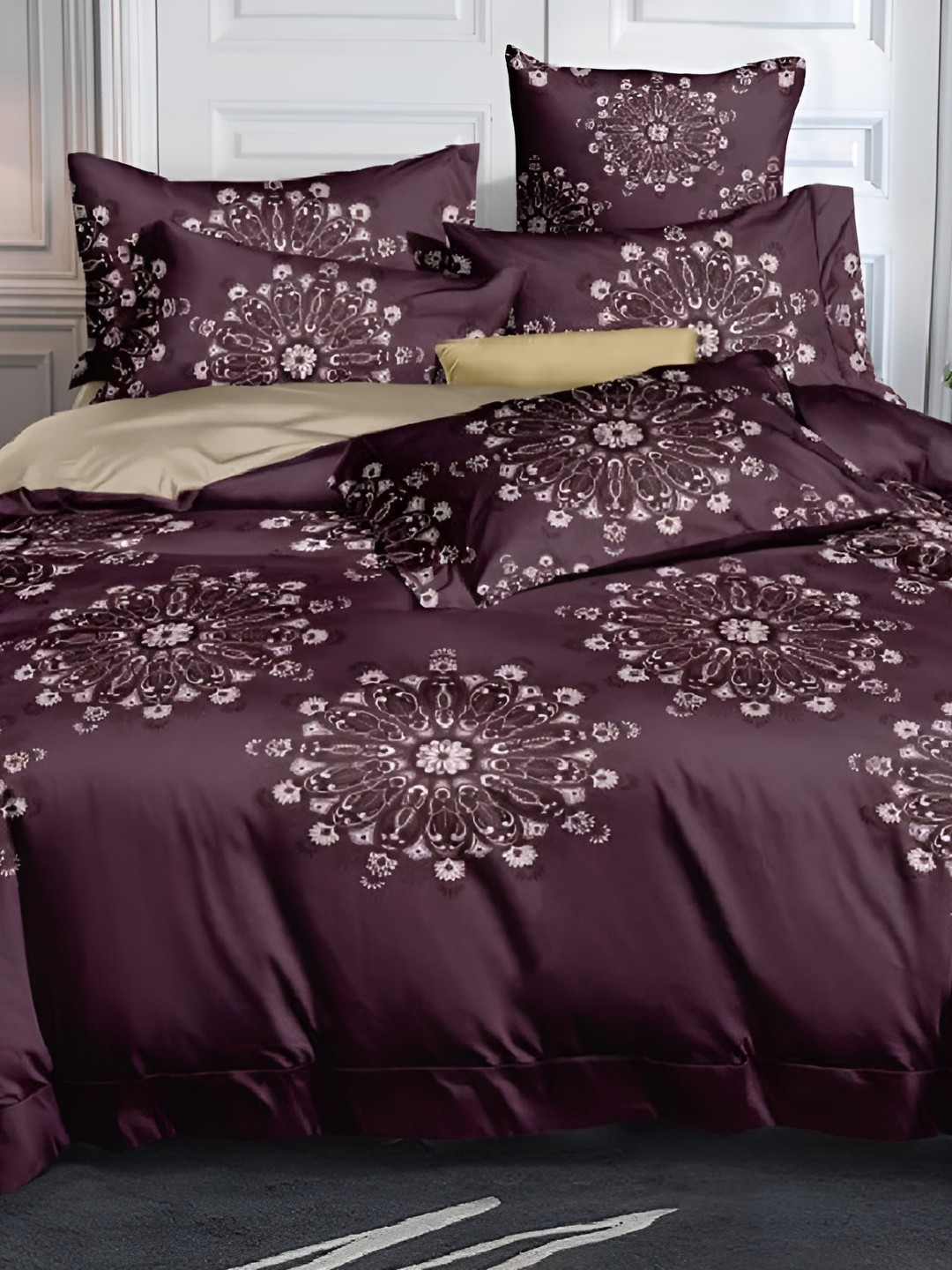 

Laying Style Purple & White Floral 4 Piece Double King Bedding Set
