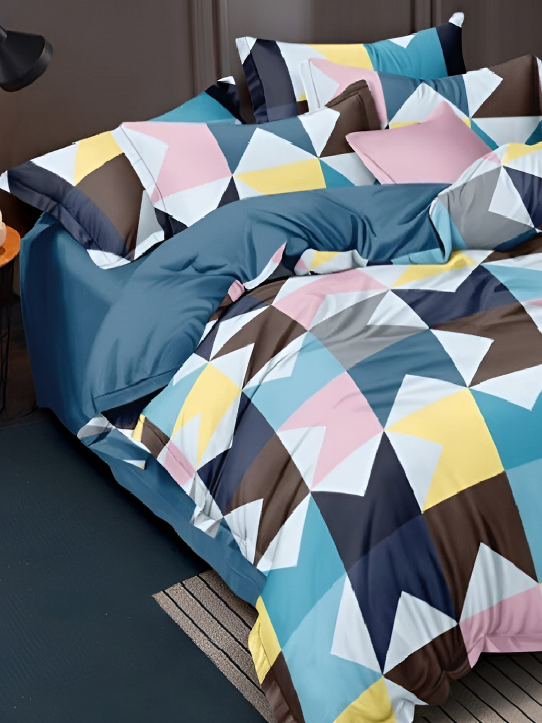 

Laying Style Blue & White 4 Pieces Geometric Printed Double King Regular Bedding Set