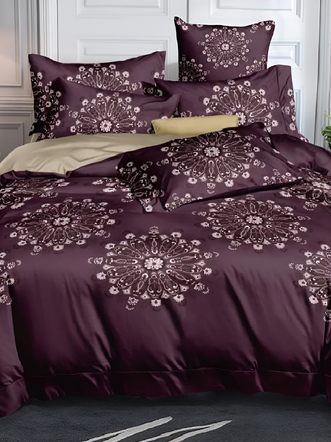 

Laying Style Purple & White 4 Pieces Floral Printed Double King Regular Bedding Set