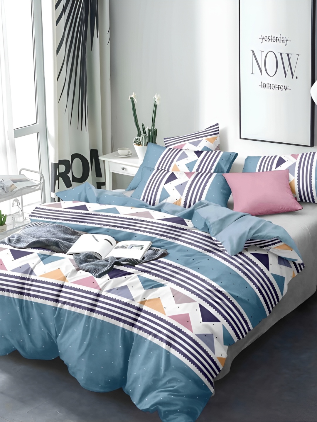 

Laying Style Blue & White 4 Pieces Floral Printed Double King Regular Bedding Set