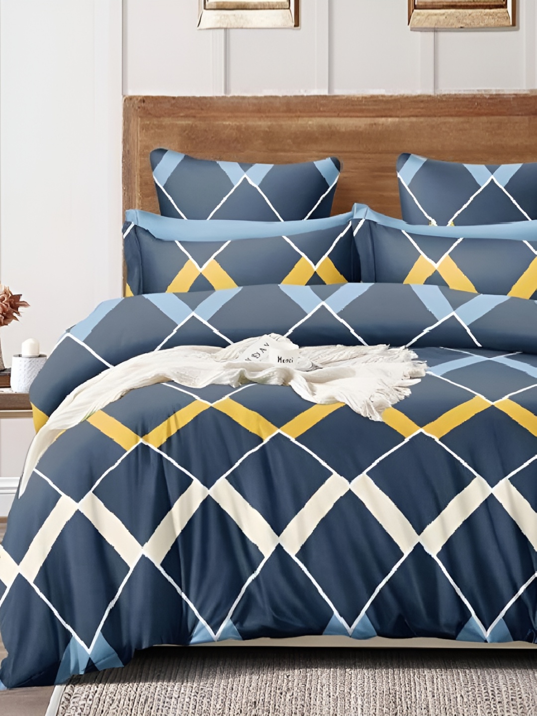 

Laying Style Blue & White 4 Pieces Geometric Printed Double King Bedding Set