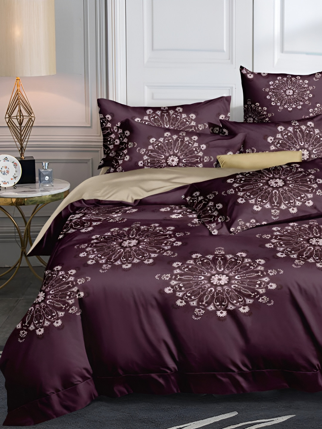 

Laying Style Purple & White 4 Pieces Floral Printed Double King Bedding Set