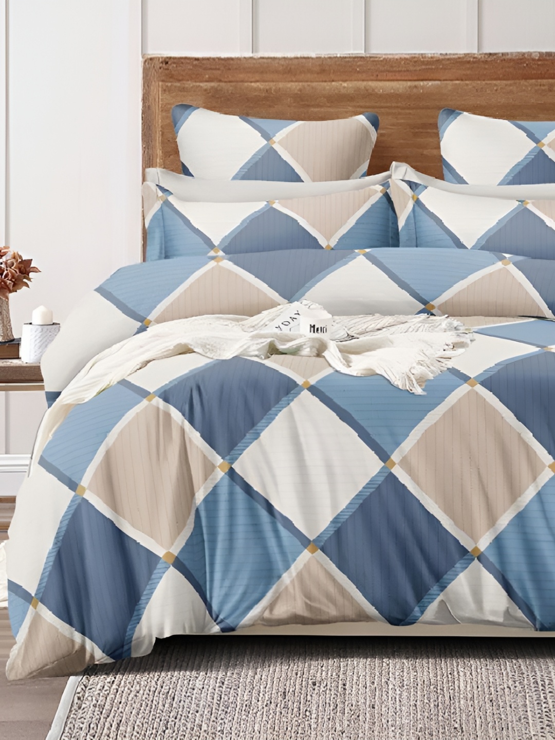 

Laying Style Beige & Blue Floral Printed Double King Bedding Set