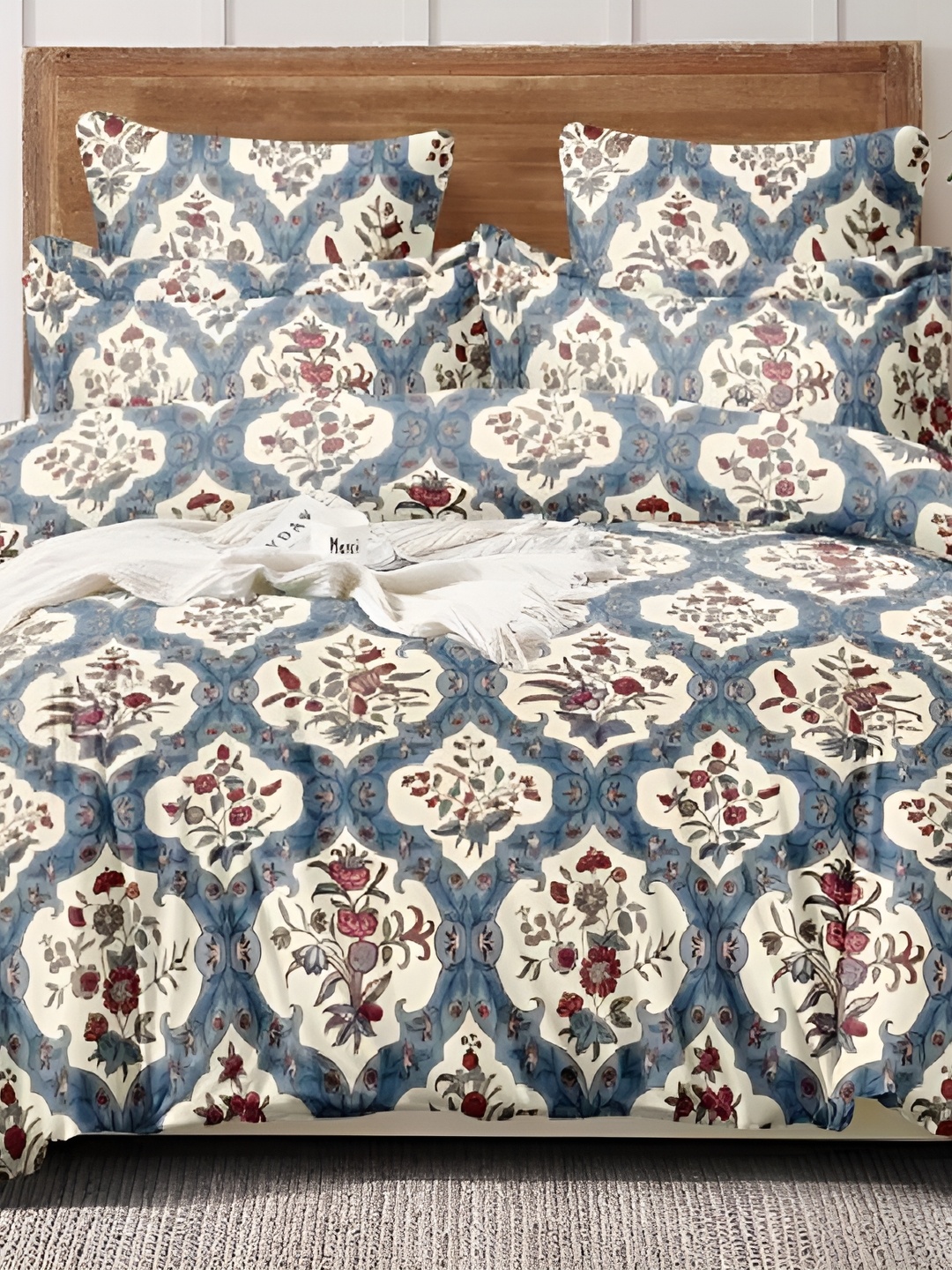 

Laying Style White & Blue 4 Pieces Floral Printed Double King Bedding Set