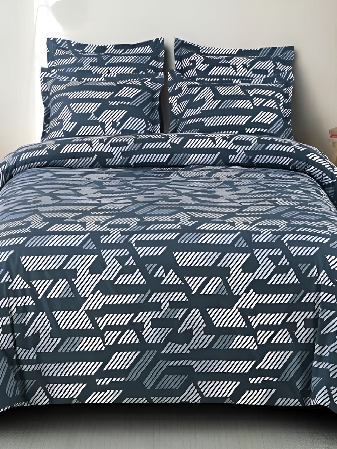 

Laying Style Blue & White 4 Pieces Geometric Printed Double King Bedding Set