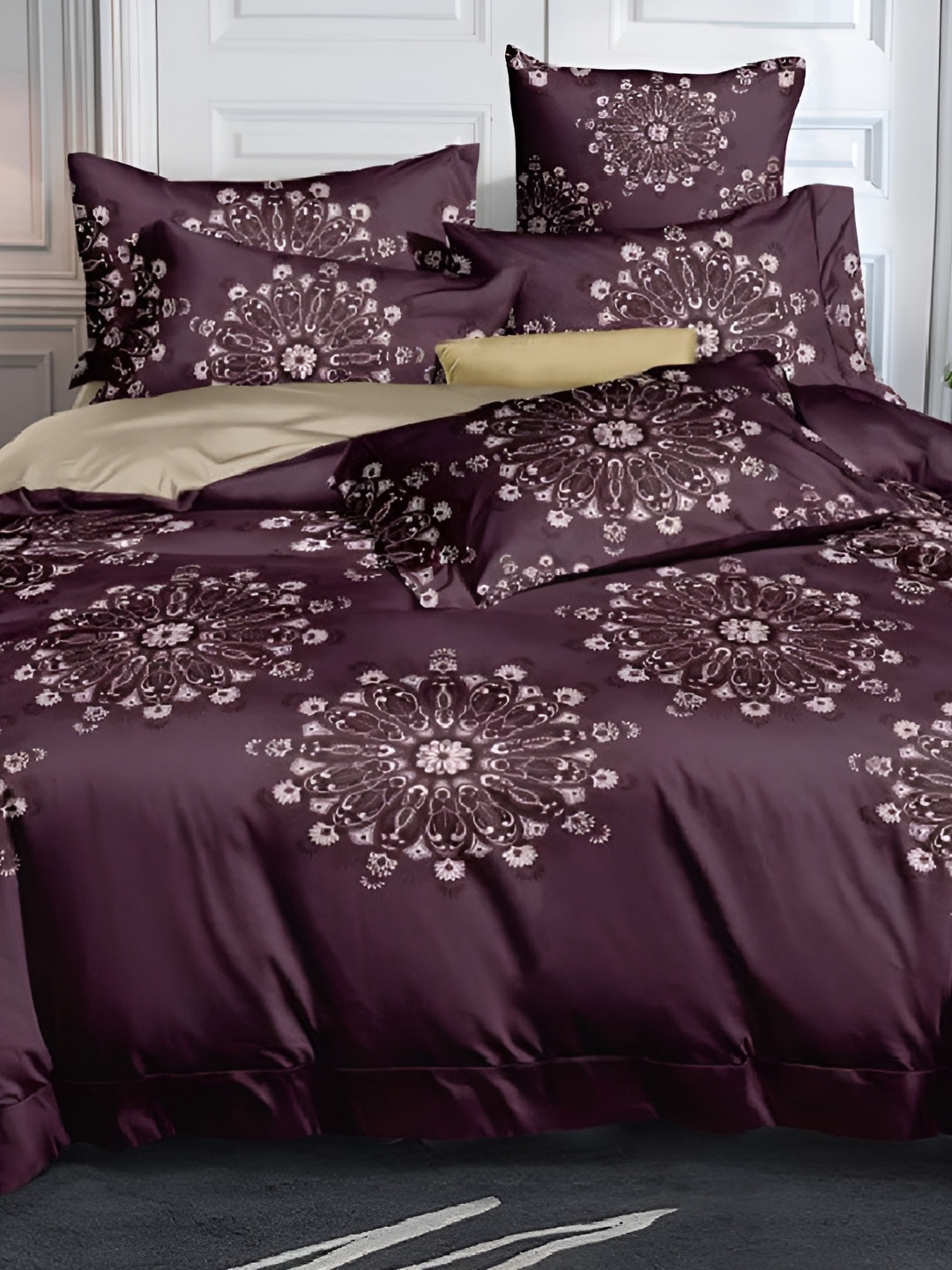 

Laying Style Purple & White 4 Pieces Floral Printed Double King Regular Bedding Set