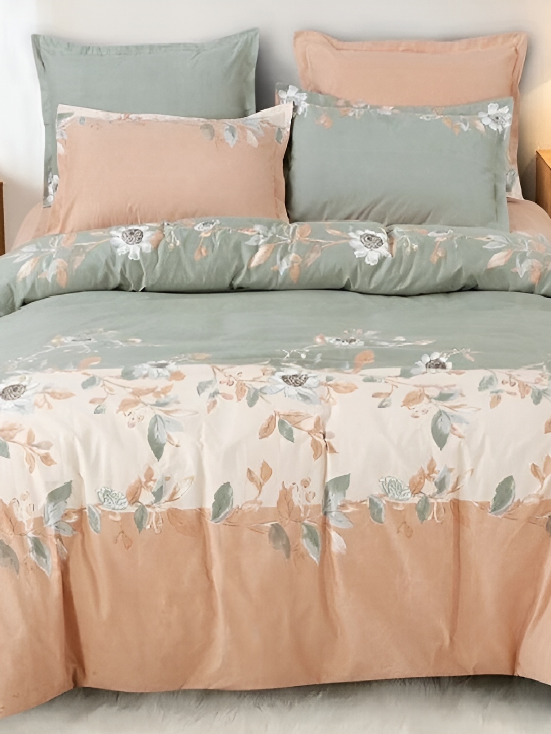 

Laying Style Peach & White 4 Pieces Floral Printed Double King Regular Bedding Set