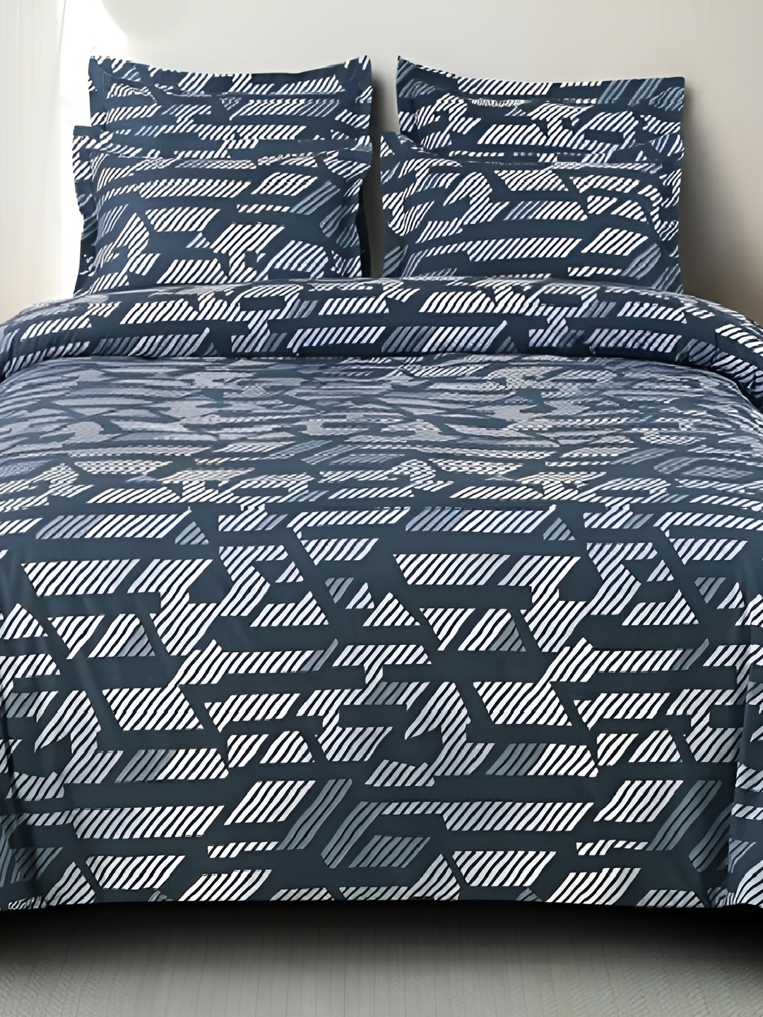 

Laying Style Blue & White 4 Pieces Geometric Printed Double King Bedding Set