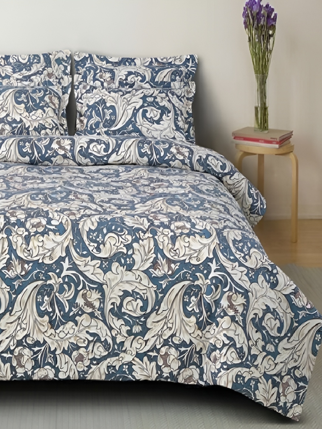 

Laying Style White & Blue 4 Pieces Floral Double King Regular Bedding Set