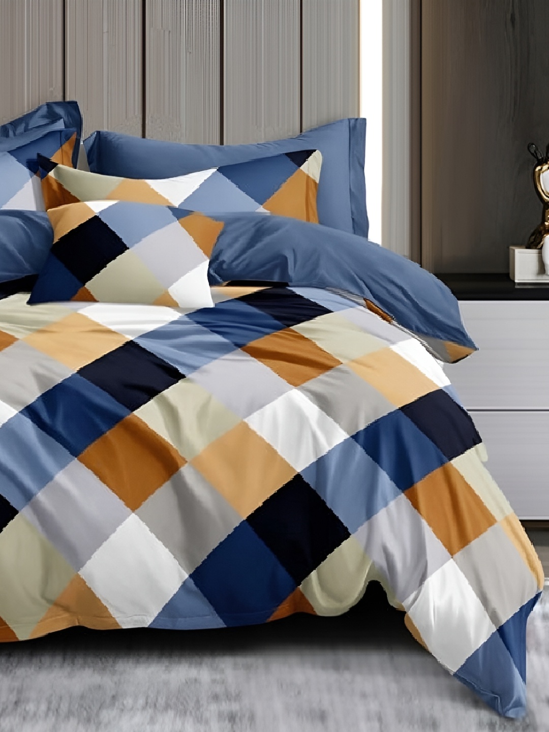 

Laying Style White & Blue Geometric 4 Piece Double King Regular Bedding Set
