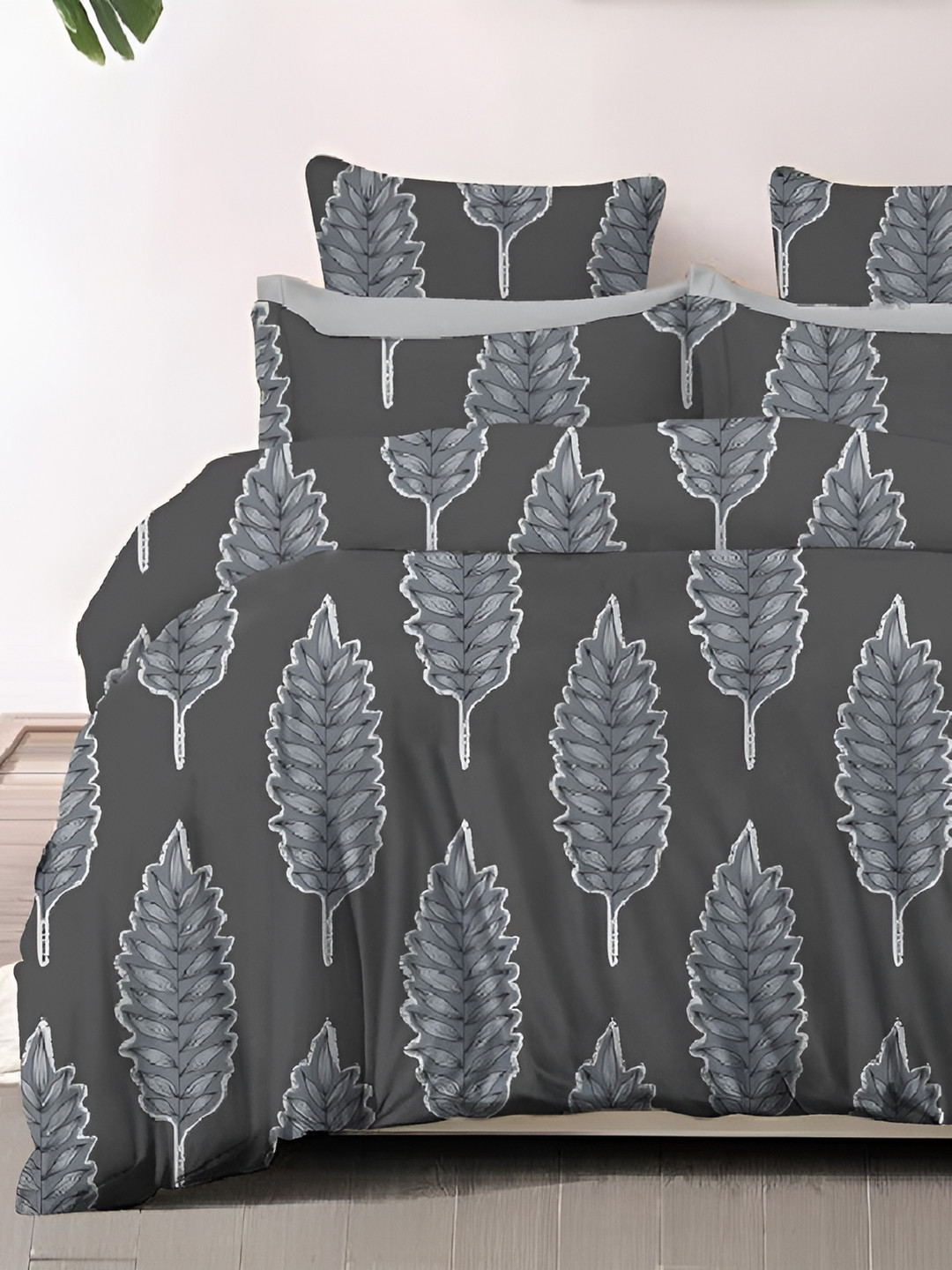 

Laying Style Grey & White 4 Pieces Floral Double King Bedding Set