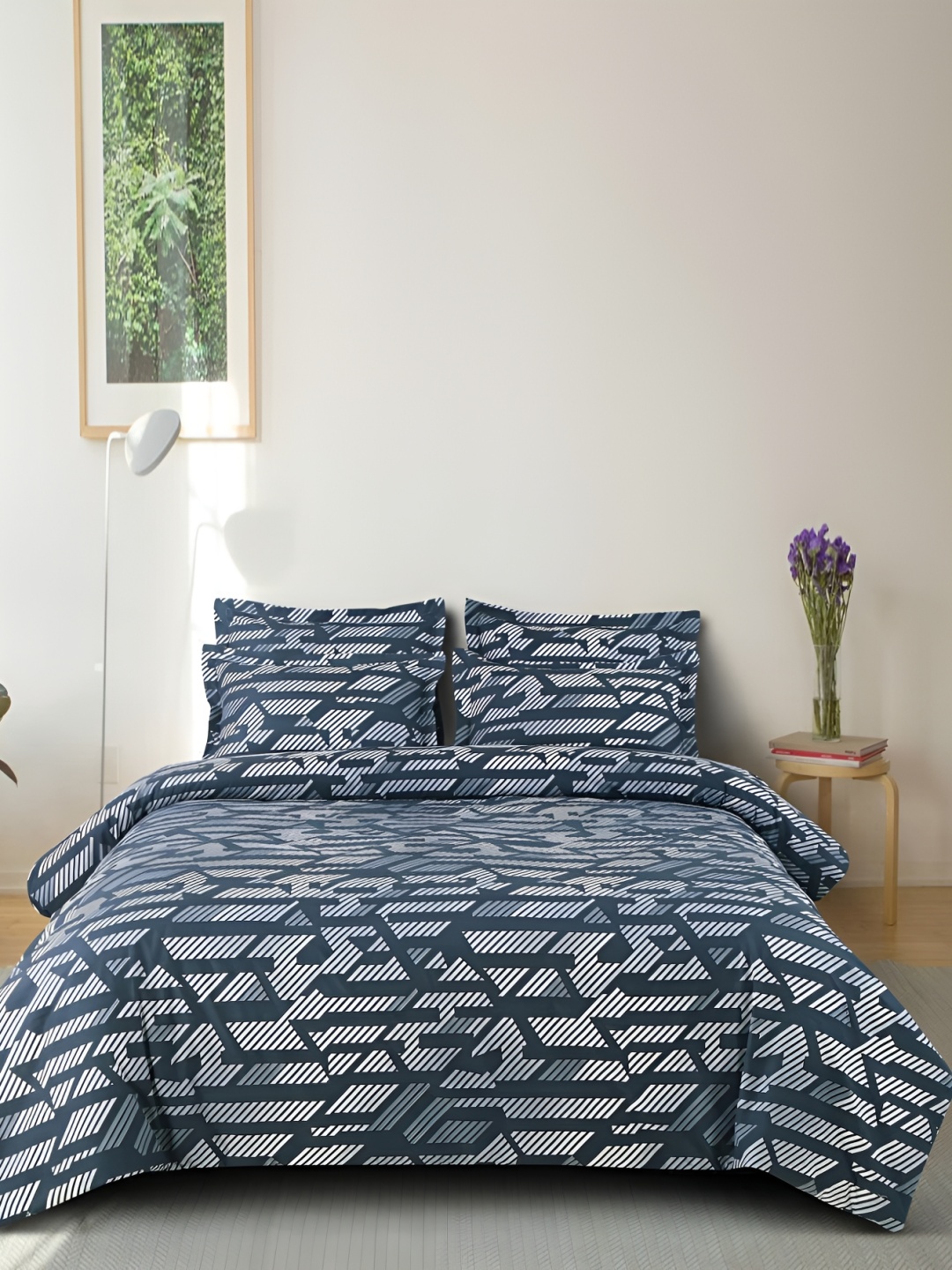 

Laying Style Blue & White 4 Pieces Abstract Printed Double King Regular Bedding Set
