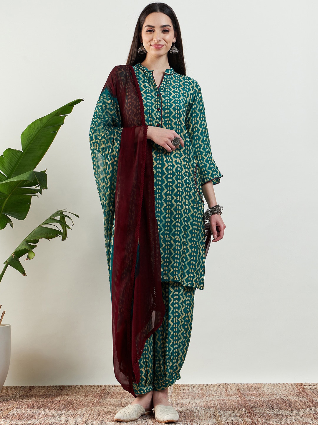 

STADO Geometric Printed Mandarin Colla Organic Cotton Straight Kurta & Salwar & Dupatta, Green