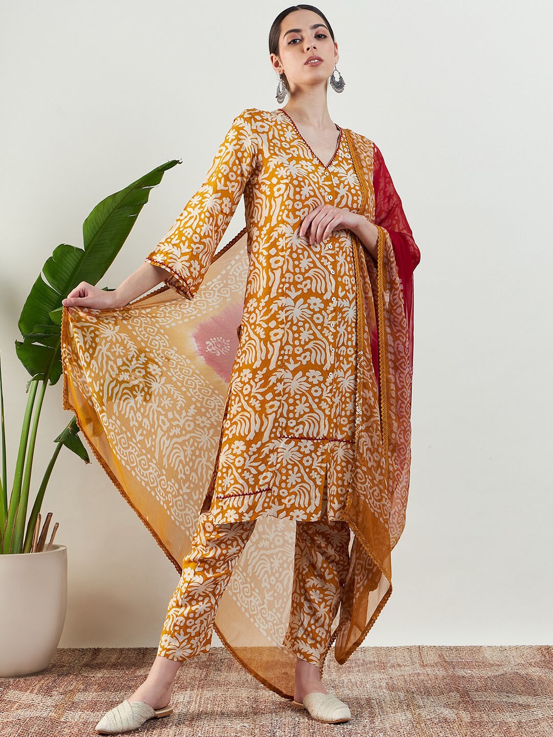 

STADO Floral Printed Regular Kurta with Trouser & Dupatta, Mustard
