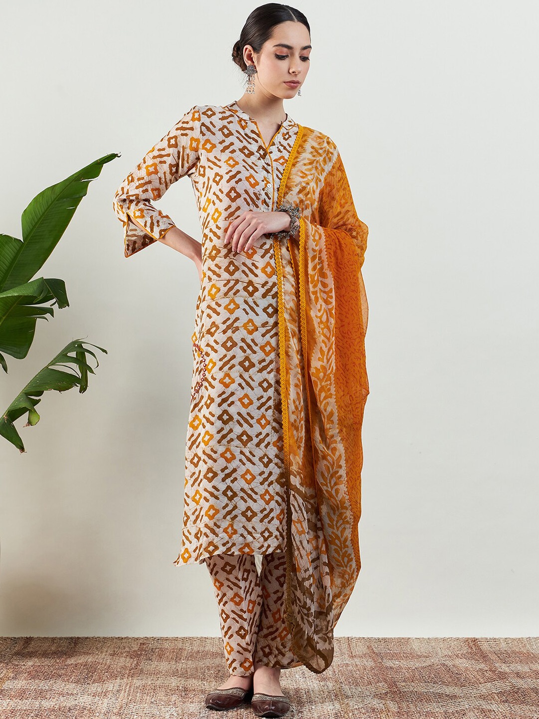 

STADO Floral Printed Regular Kurta with Trouser & Dupatta, White