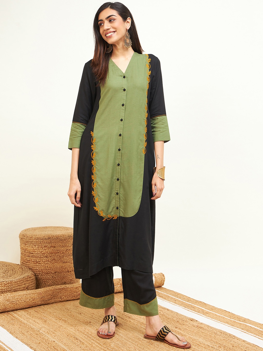 

STADO Colourblocked Thread Work Straight Organic Cotton Kurta With Trouser, Black