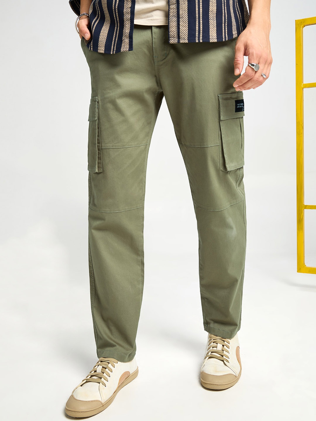 

Beyoung Men Original Mid-Rise Cotton Cargos Trouser, Green
