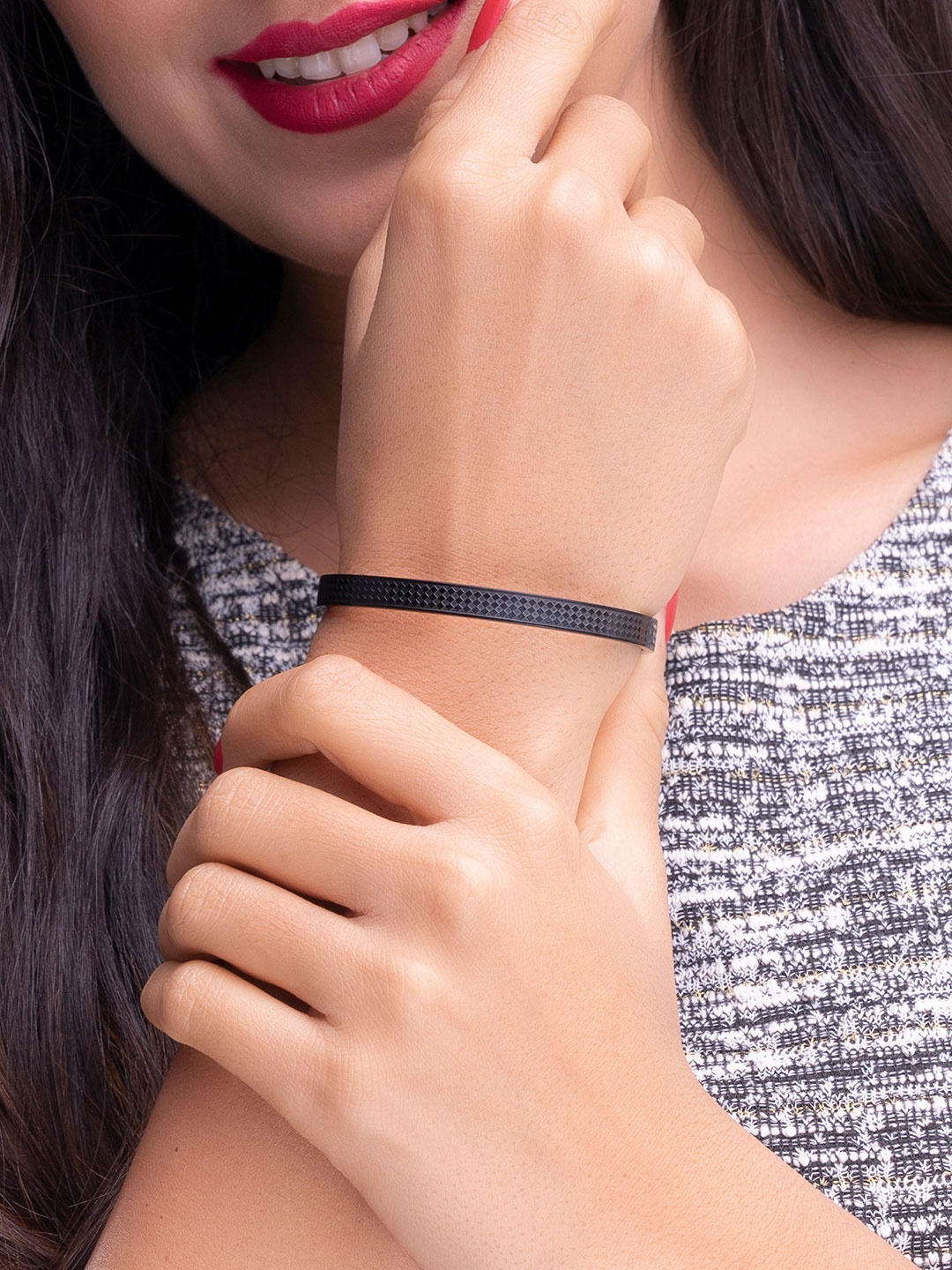 

SWASHAA Stainless Steel Bangle-Style Bracelet, Black