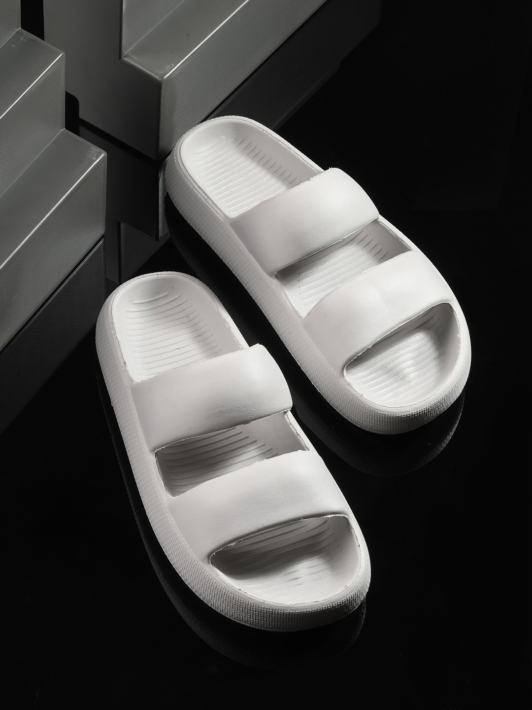 

HRX by Hrithik Roshan Men Grey Rubber Sliders