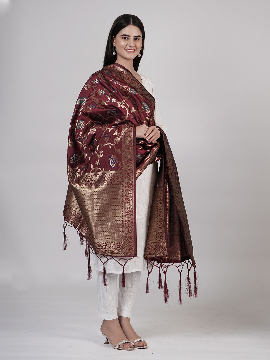 

MUFFLY Floral Woven Design Dupatta, Maroon