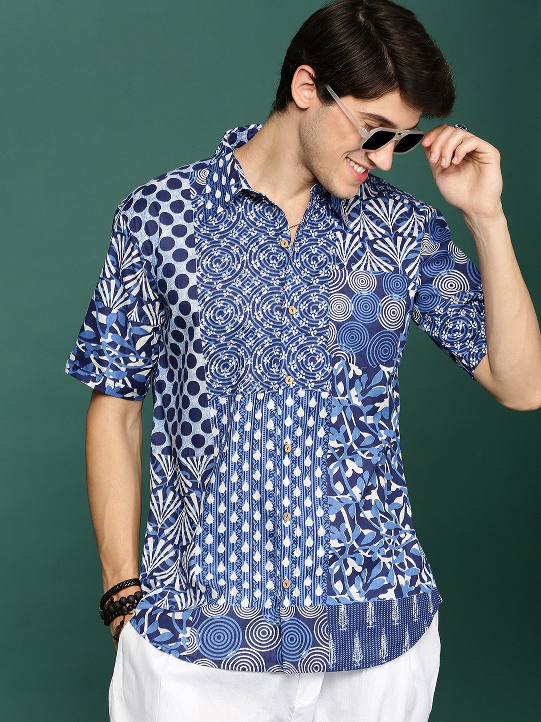 

Sangria Modern Spread Collar Short Sleeves Printed Pure Cotton Shirts, Blue