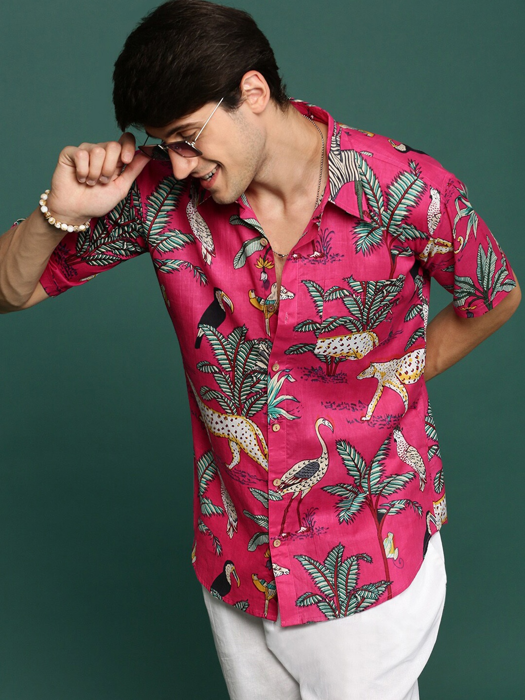 

Sangria Modern Spread Collar Printed Pure Cotton Short Sleeves Shirt, Pink