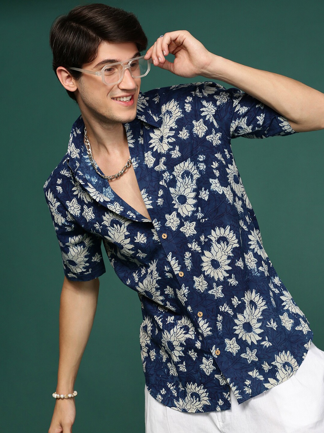 

Sangria Modern Spread Collar Printed Pure Cotton Short Sleeves Shirt, Blue