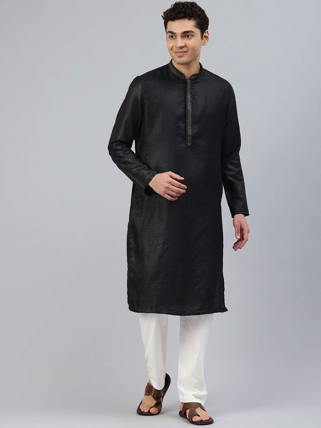 

Manthan Self Design Mandarin Collar Kurta Set, Black