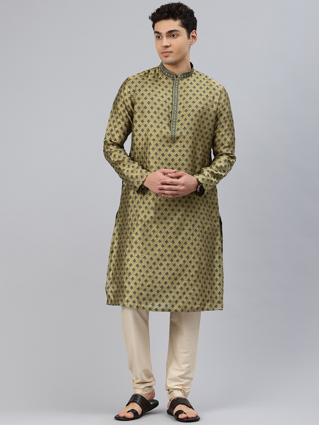 

Manthan Men Woven Design Thread Work Kurta with Pyjamas, Green