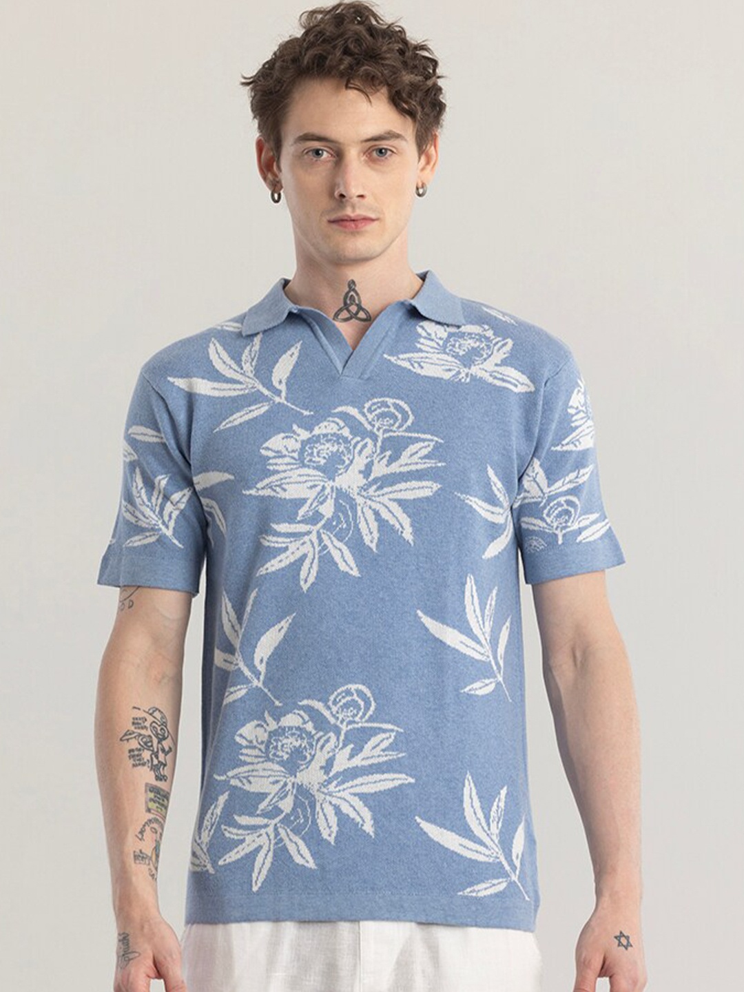 

Snitch Blue & White Floral Printed Polo Collar Cotton Slim Fit T-shirt