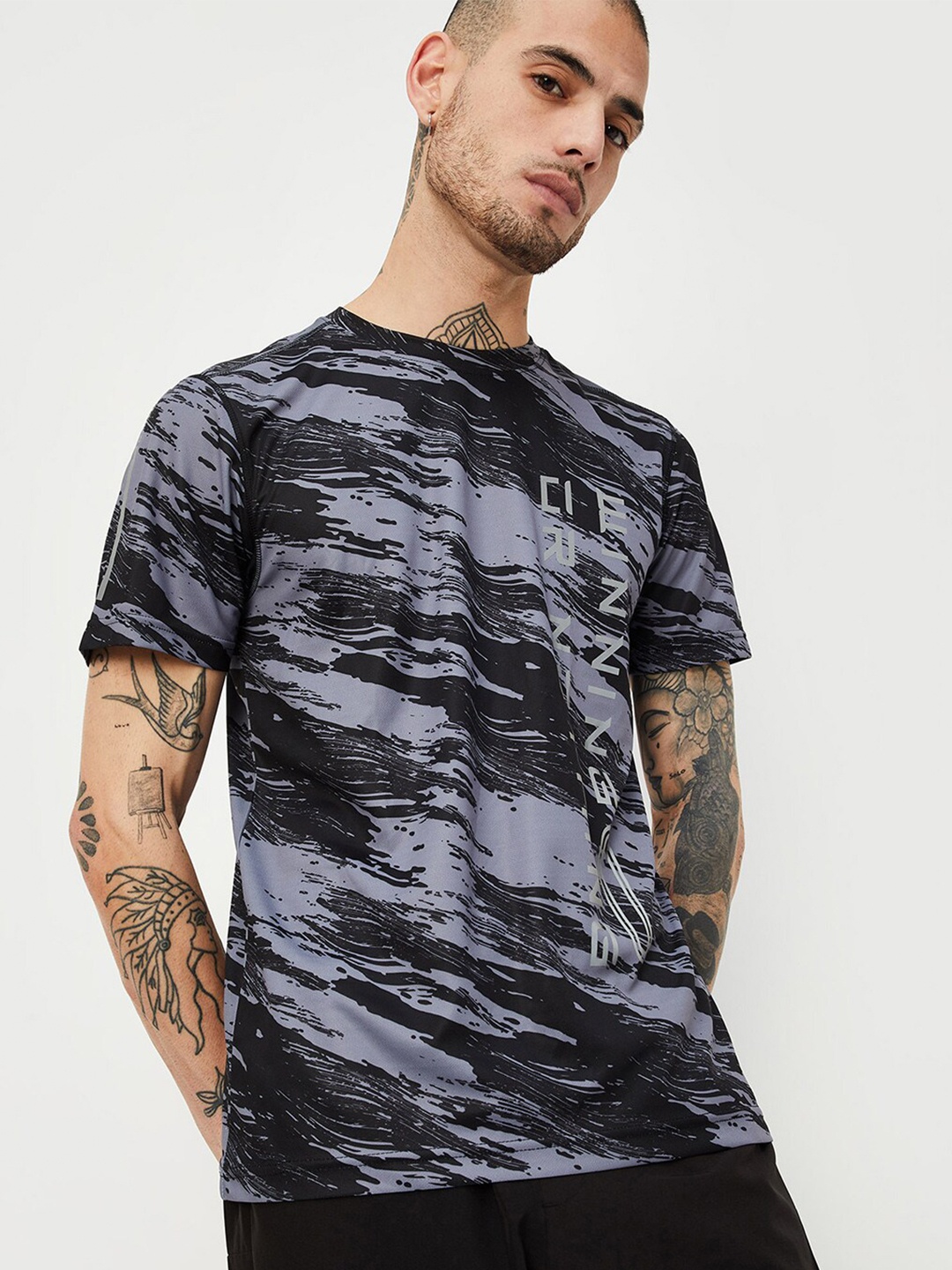

max Abstract Printed T-shirt, Black