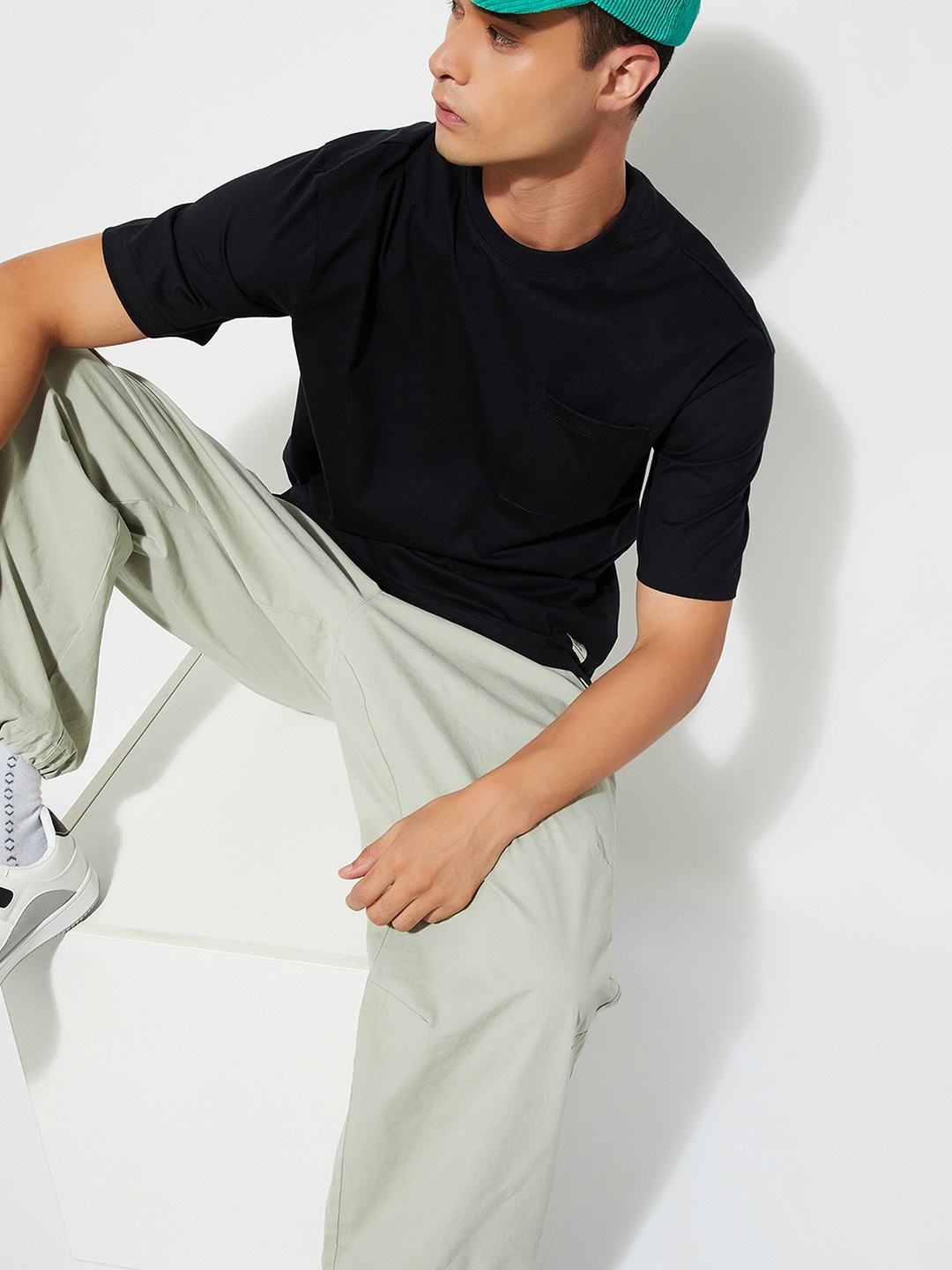 

max URB_N Men Oversized Solid T-shirt, Black
