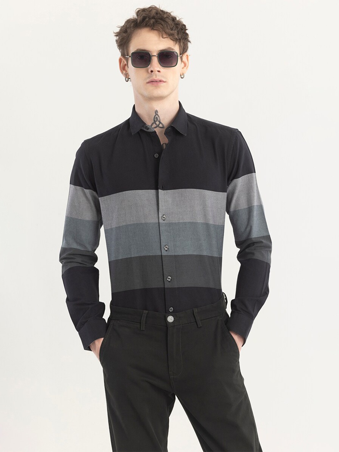 

Snitch Straight Skinny Fit Colourblocked Cotton Casual Shirt, Black