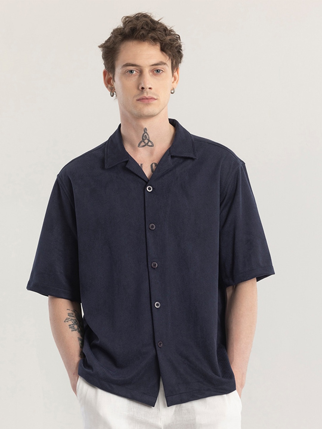 

Snitch Navy Blue Snug Slim Fit Spread Collar Cotton Casual Shirt