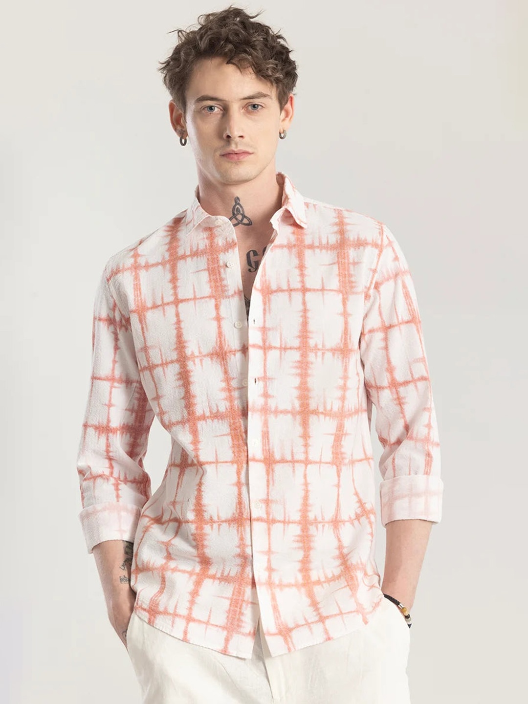 

Snitch White Straight Skinny Fit Abstract Printed Cotton Casual Shirt