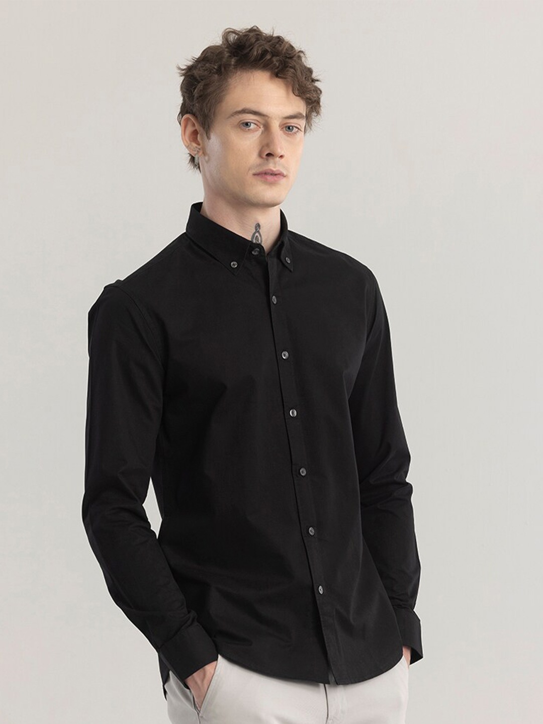 

Snitch Black Straight Slim Fit Cotton Button-Down Collar Casual Shirt