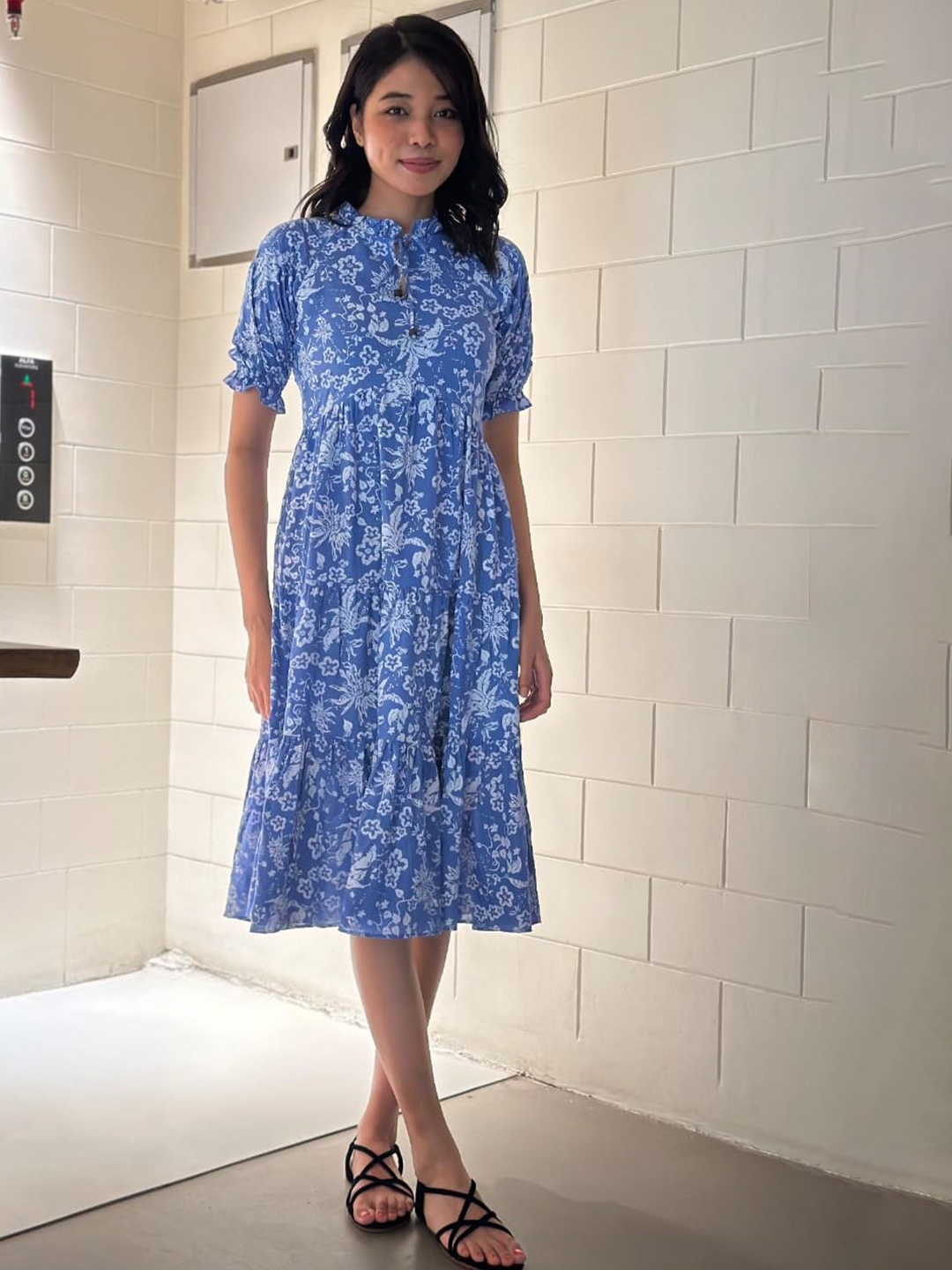 

Seryeon Floral Print Tie-Up Neck Puff Sleeves Fit & Flare Midi Dress, Blue