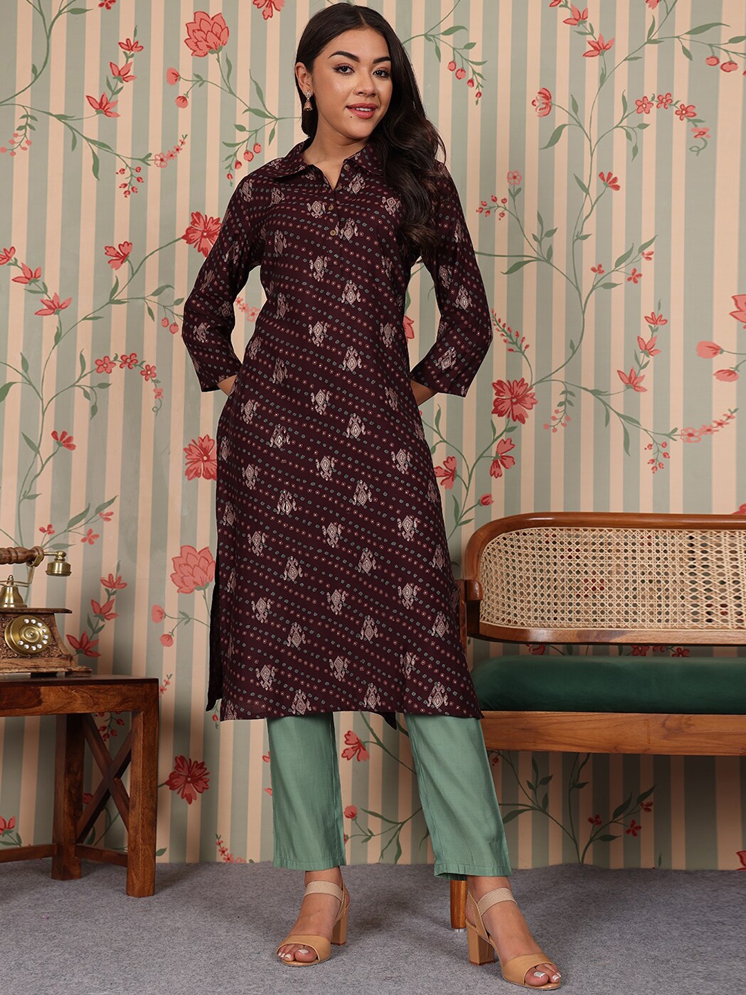 

Ode by House of Pataudi Ethnic Motifs Regular Chanderi Silk Straight Kurta With Trousers, Brown