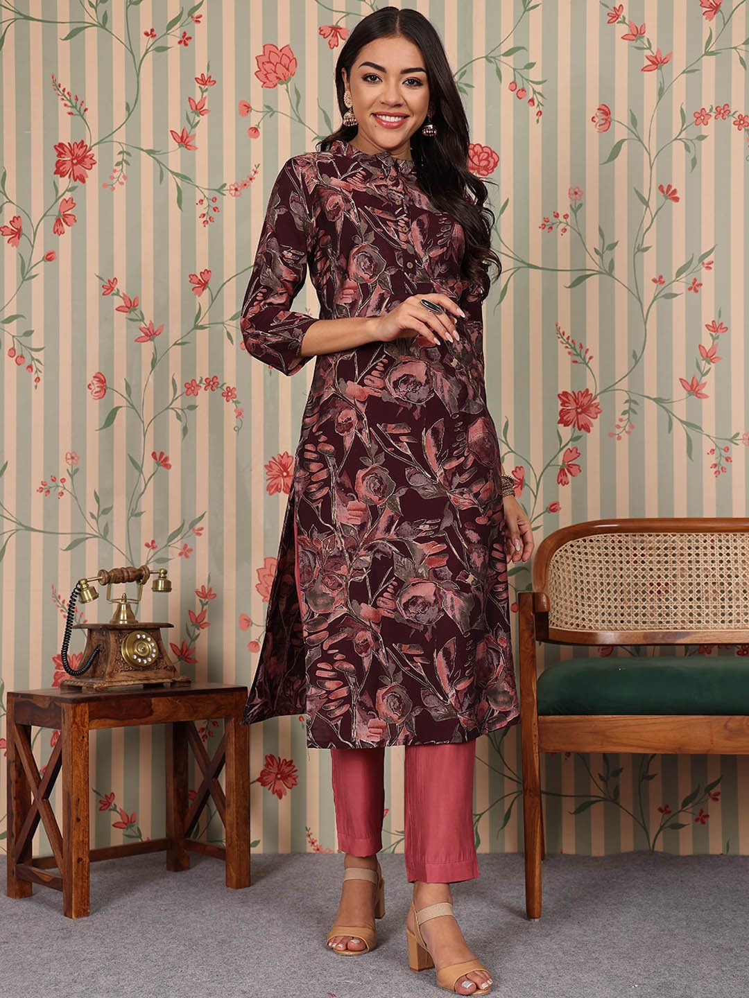 

Ode by House of Pataudi Floral Printed Regular Chanderi Silk Kurta with Trouser, Brown