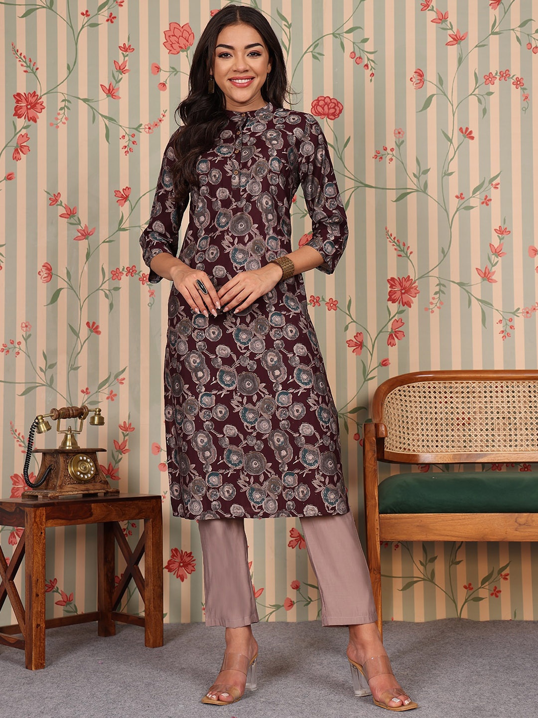 

Ode by House of Pataudi Floral Printed Regular Chanderi Silk Kurta With Trouser, Brown