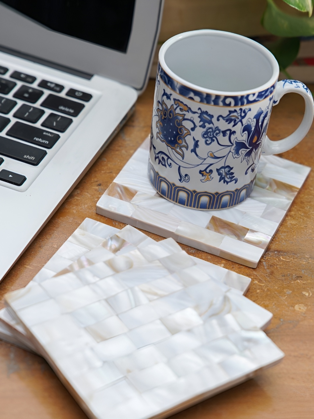 

HOMEARTE White 4 Piees Mother Of Pearl Coasters