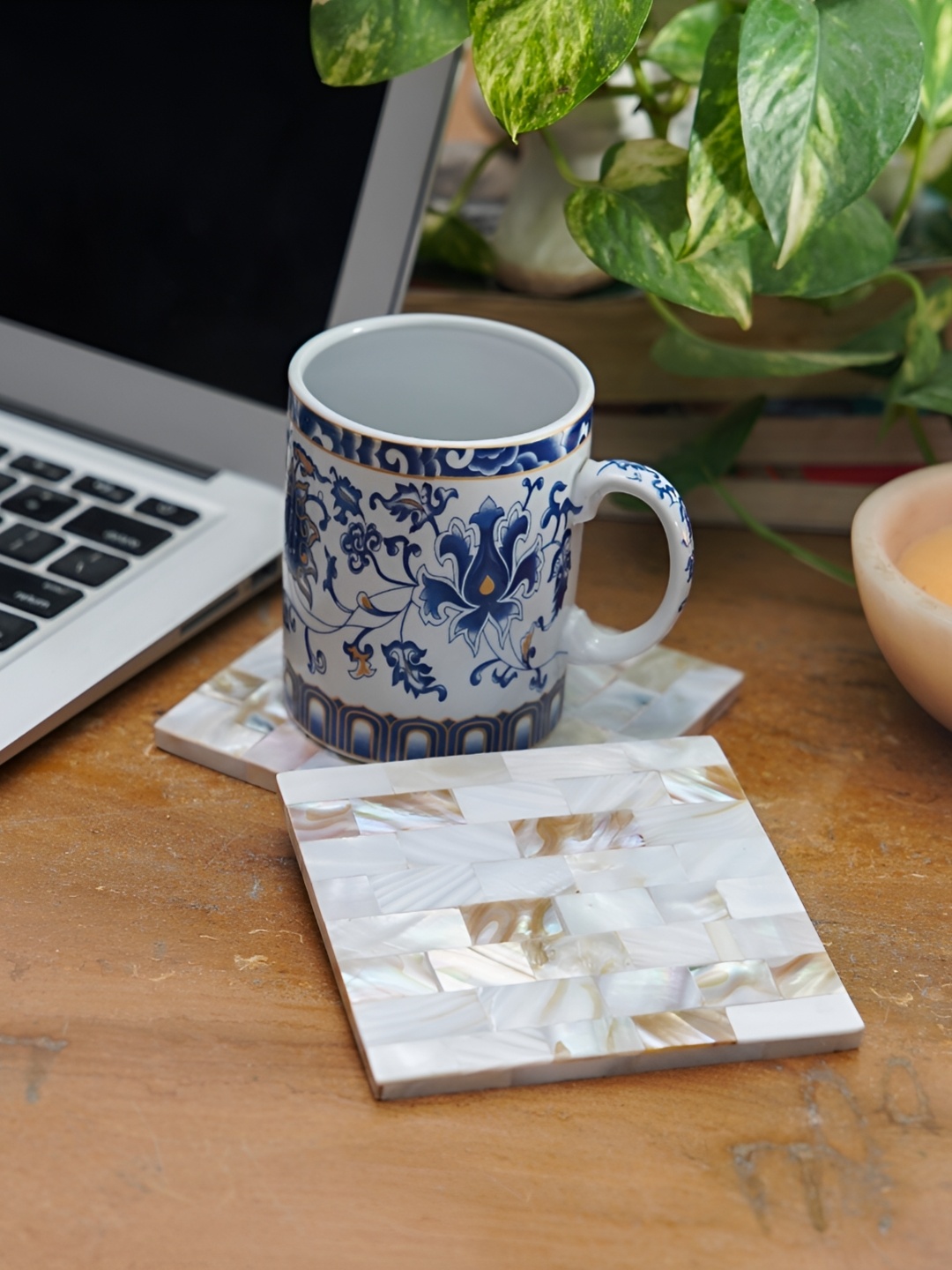 

HOMEARTE White 2 Pieces Mother Of Pearls Coasters