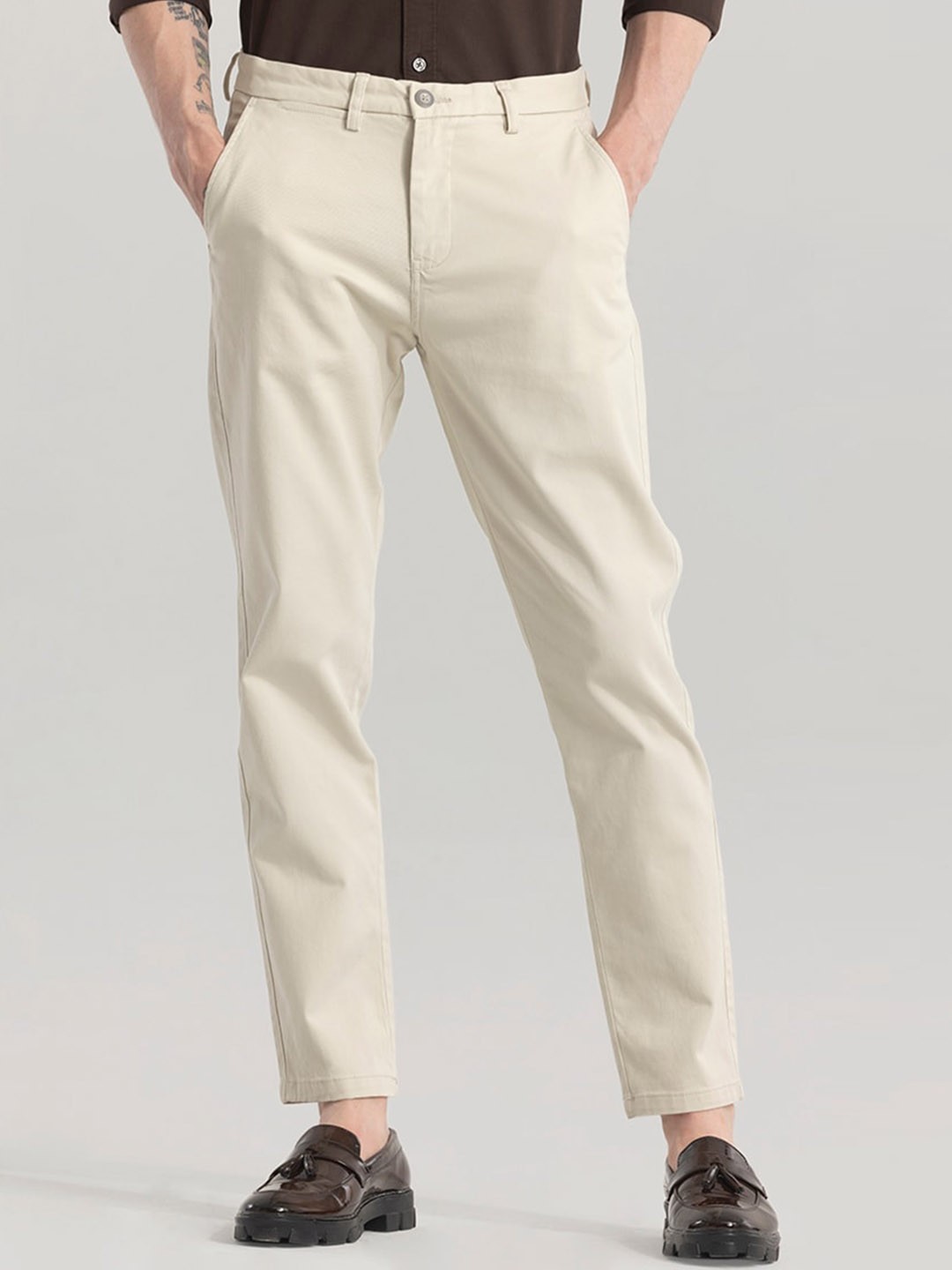 

Snitch Men Cream Slim Fit Mid-Rise Cotton Formal Trousers