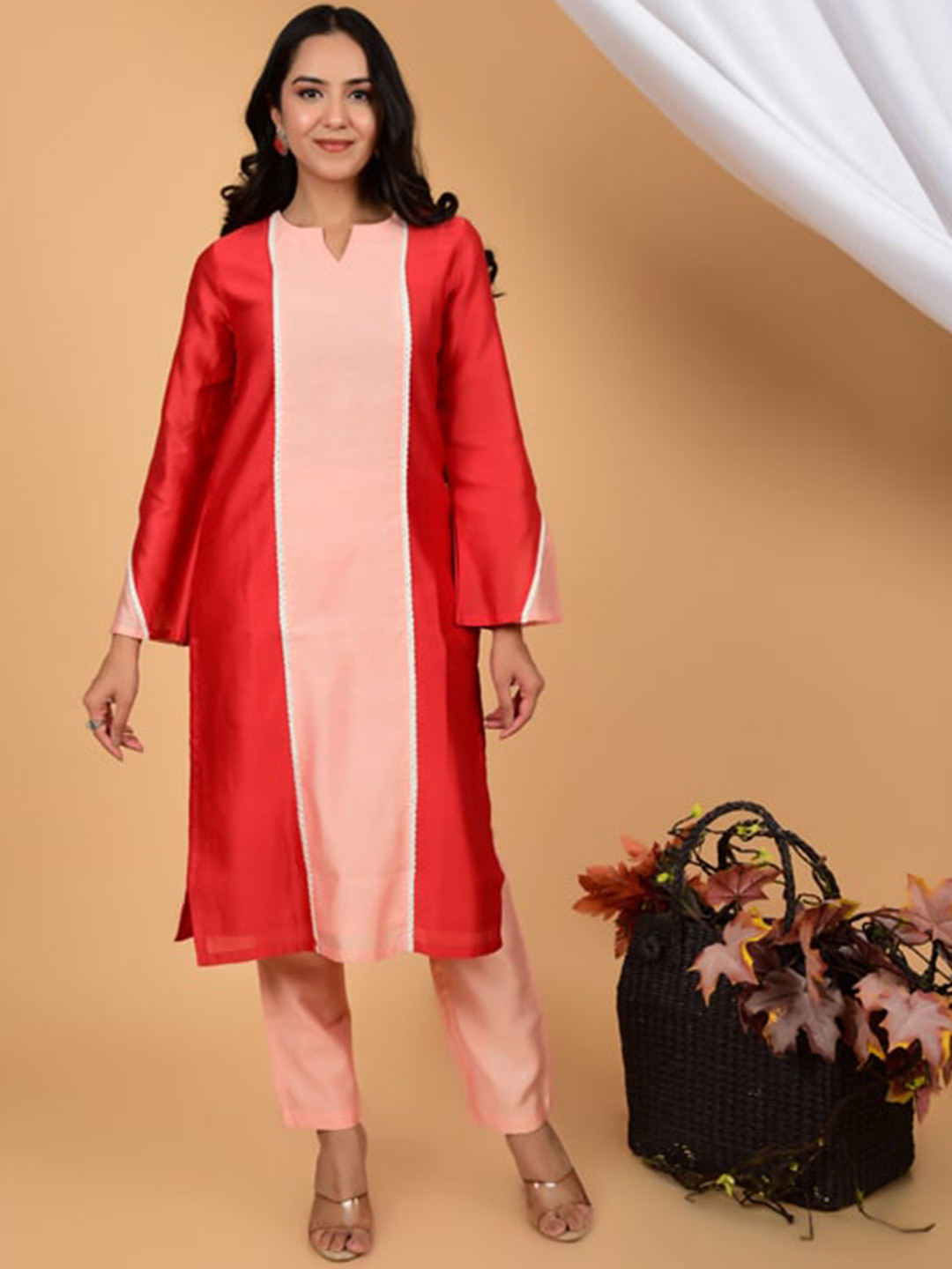 

HANDME Colourblocked Round Neck Long Sleeves Chanderi Silk Straight Kurta with Trousers, Red