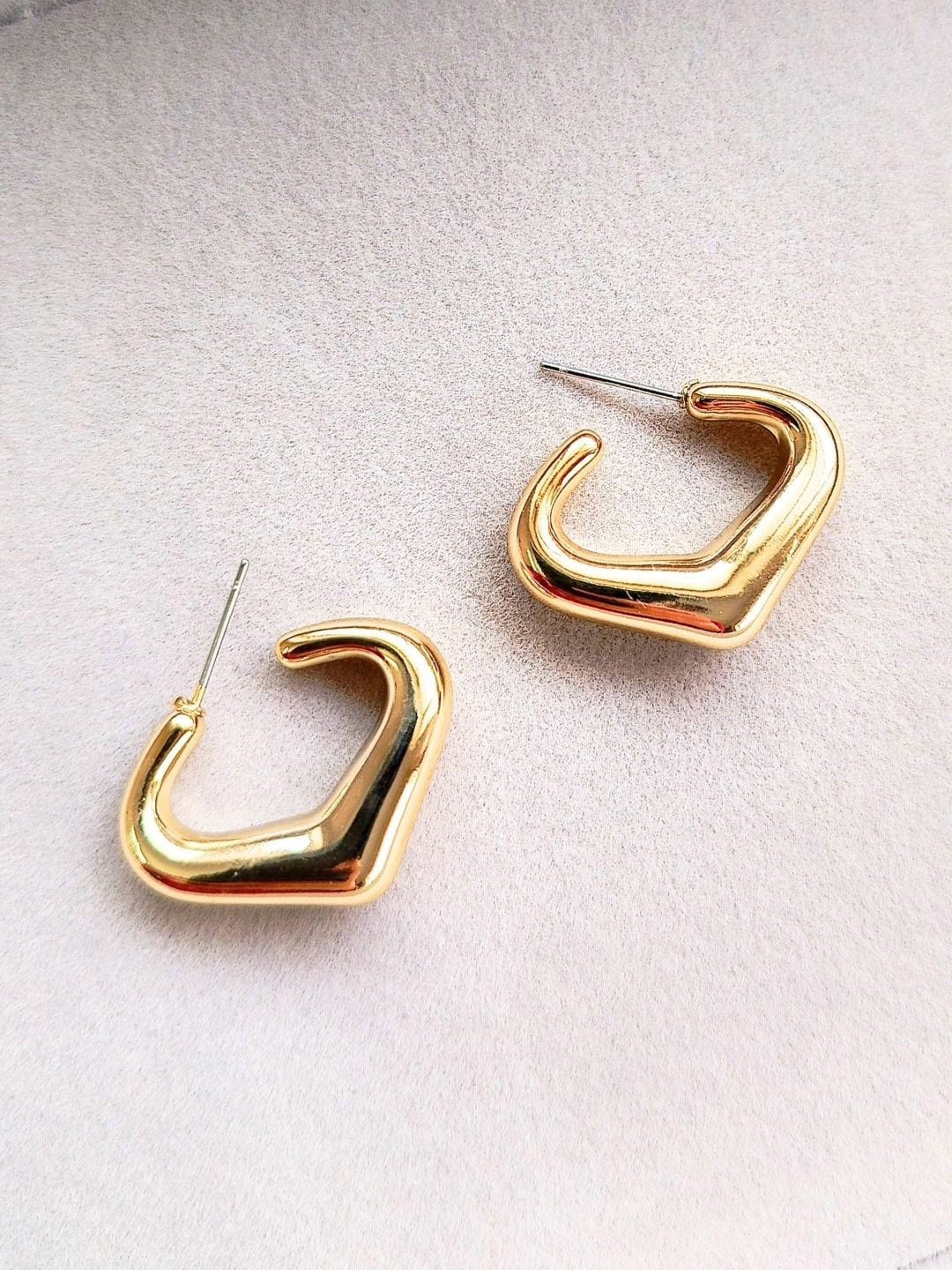 

DressBerry Gold-Toned Gold-Plated Contemporary Half Hoop Earrings