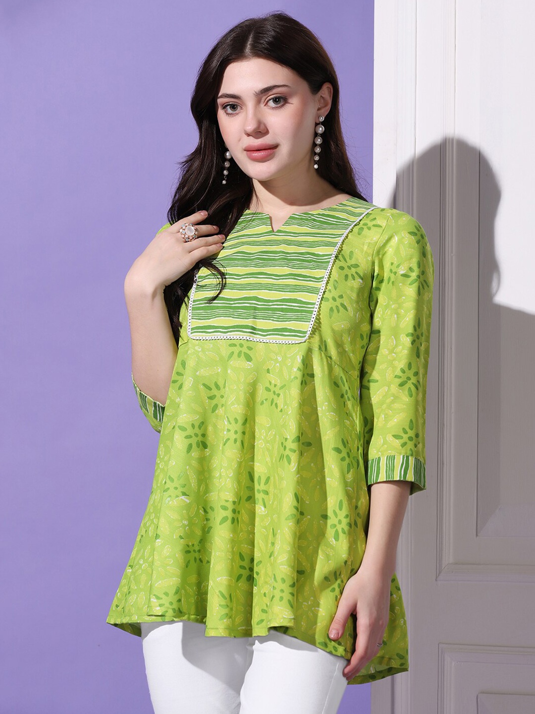 

FASHION DREAM Geometric Print Round Neck Three-Quarter Sleeves Cotton Top, Green