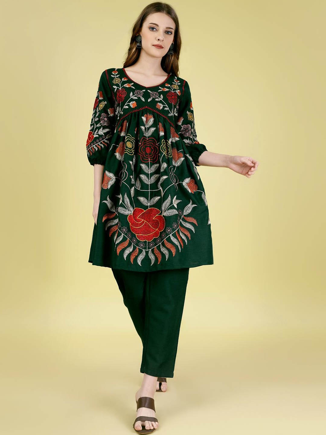 

Tikhi Imli Floral Embroidered Linen A-Line Tunic & Trousers, Green