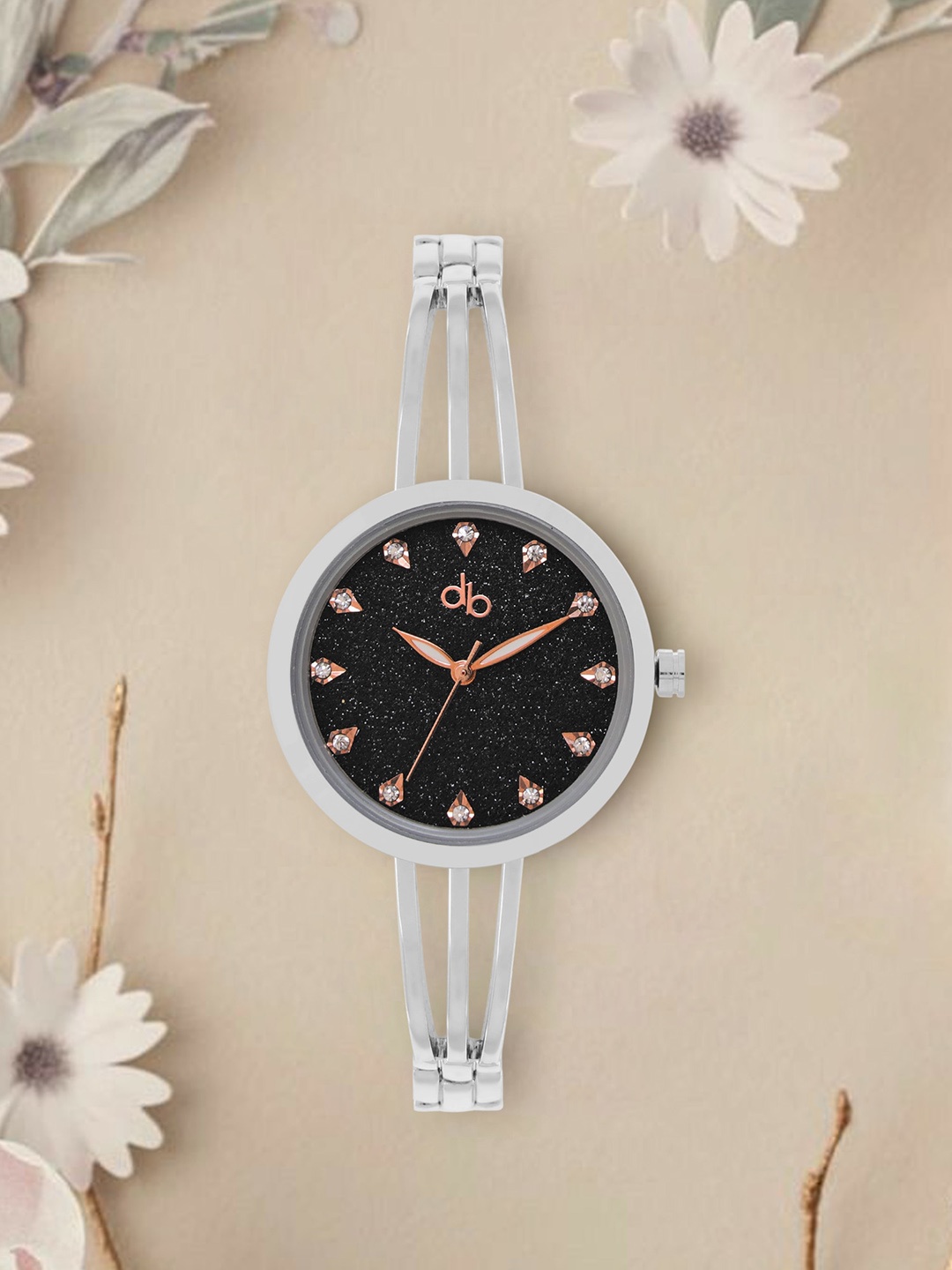 

DressBerry Women Silver Toned Dial & Bracelet Style Straps Analogue Watch DB24-12A