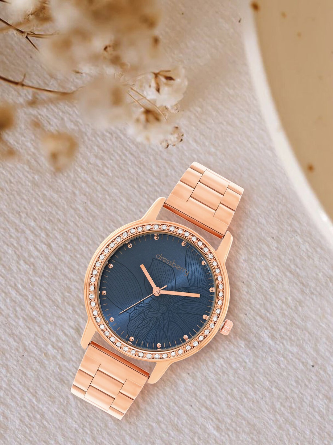 

DressBerry Women Rose Gold Toned Bracelet Style Straps Analogue Watch DB-SS24-5B